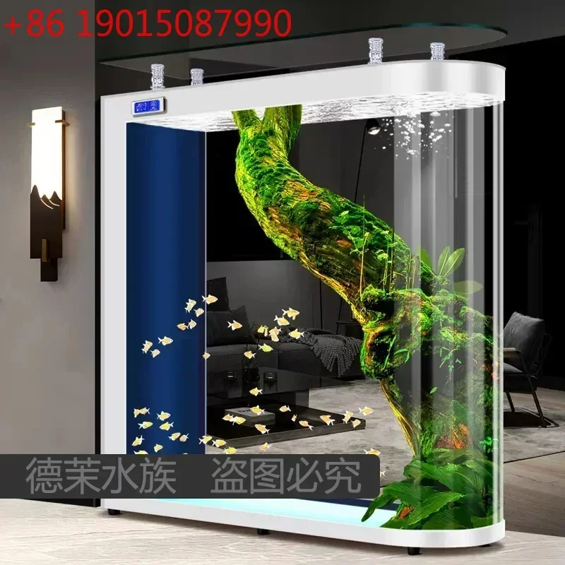 Grand aquarium en verre du sol au plafond, cloison de salon